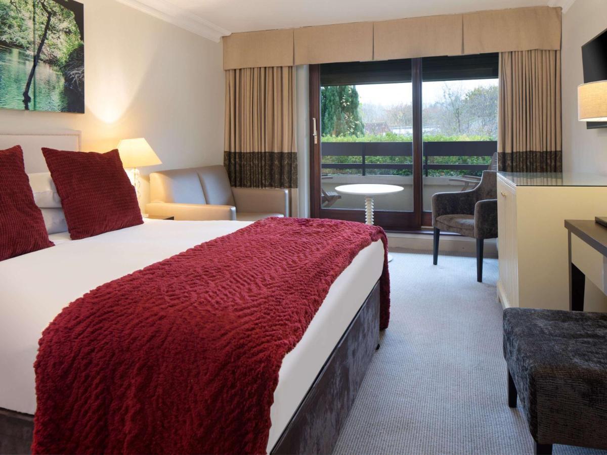 Sunday Box Hill Burford Bridge Hotel Dorking Exterior foto