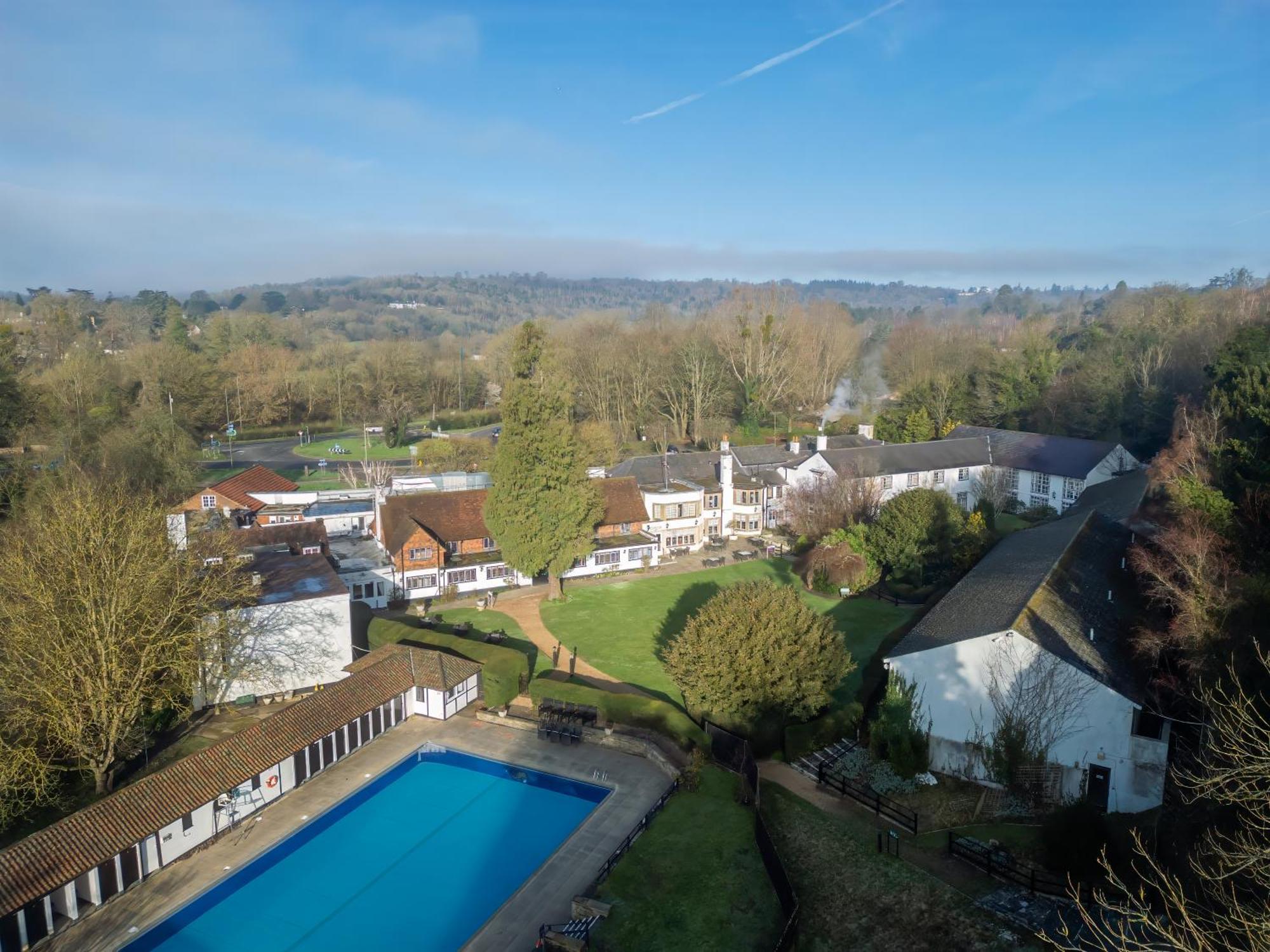 Sunday Box Hill Burford Bridge Hotel Dorking Exterior foto