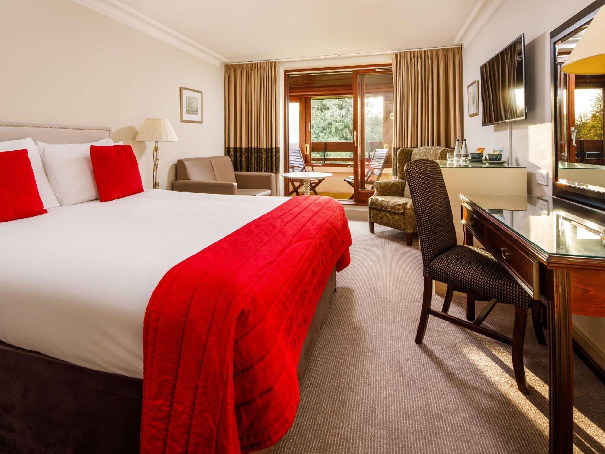 Sunday Box Hill Burford Bridge Hotel Dorking Exterior foto